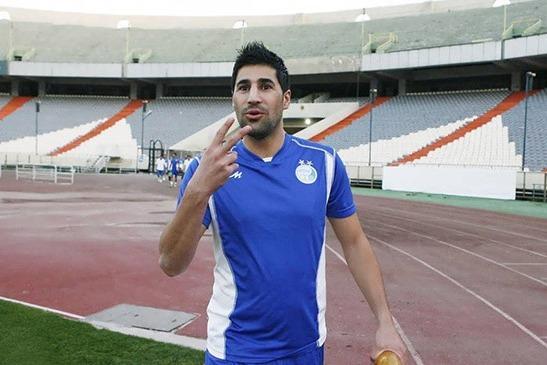 حضور بیک زاده در باشگاه استقلال حضور بیک زاده در باشگاه استقلال