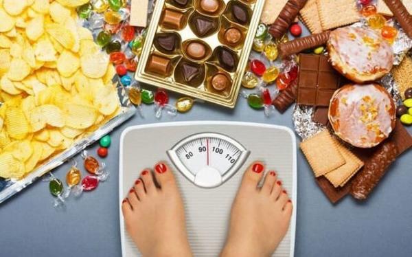 دلایل بروز اختلال پرخوری در زنان