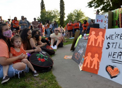 خشم بومیان کانادا از واکنش منفعلانه پاپ به گور جمعی 215 کودک