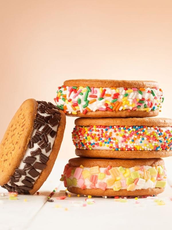 2 طرز تهیه بیسکو بستنی با 4 قلم مواد ، بیسکو بستنی بدون بستنی چجوریه؟